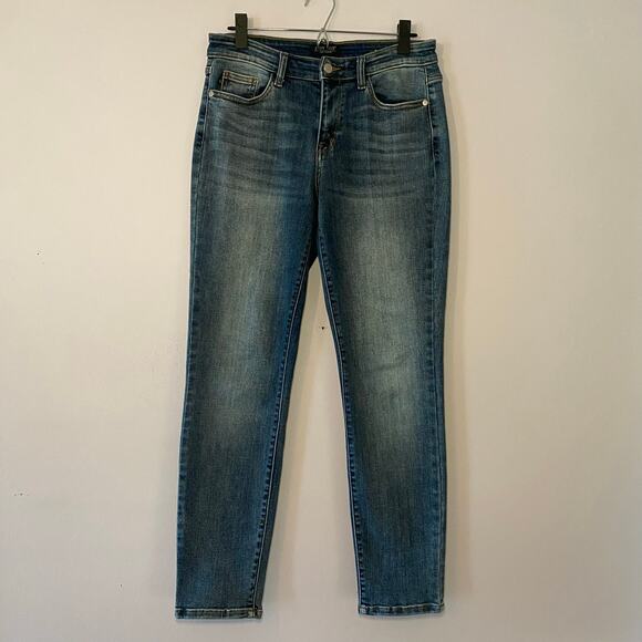 Judy Blue Denim - Judy Blue Slim Fit Medium Wash Straight Jeans Skinny Straight Women size 7 / 28